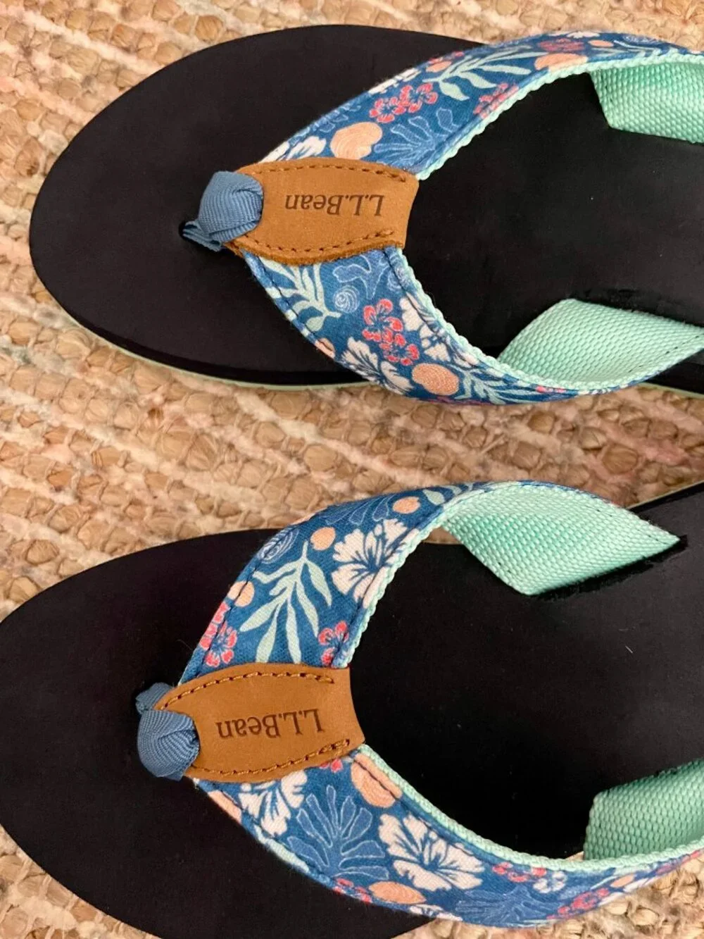 Women's Maine Isle Flip-Flops, Woven Print Blue Water Hibiscus Size 6 NWOT